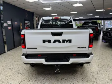 DODGE RAM 5.7 HEMI 4X4 Night.Edt   PANO   12 Zoll  LPG