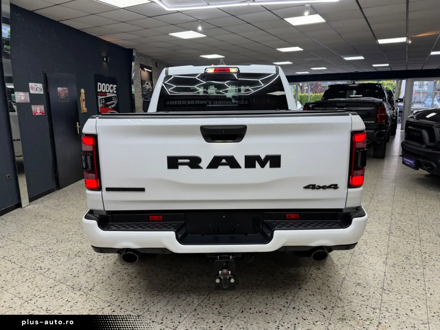 DODGE RAM 5.7 HEMI 4X4 Night.Edt   PANO   12 Zoll  LPG