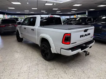 DODGE RAM 5.7 HEMI 4X4 Night.Edt   PANO   12 Zoll  LPG