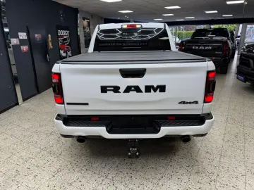 DODGE RAM 5.7 HEMI 4X4 Night.Edt   PANO   12 Zoll  LPG