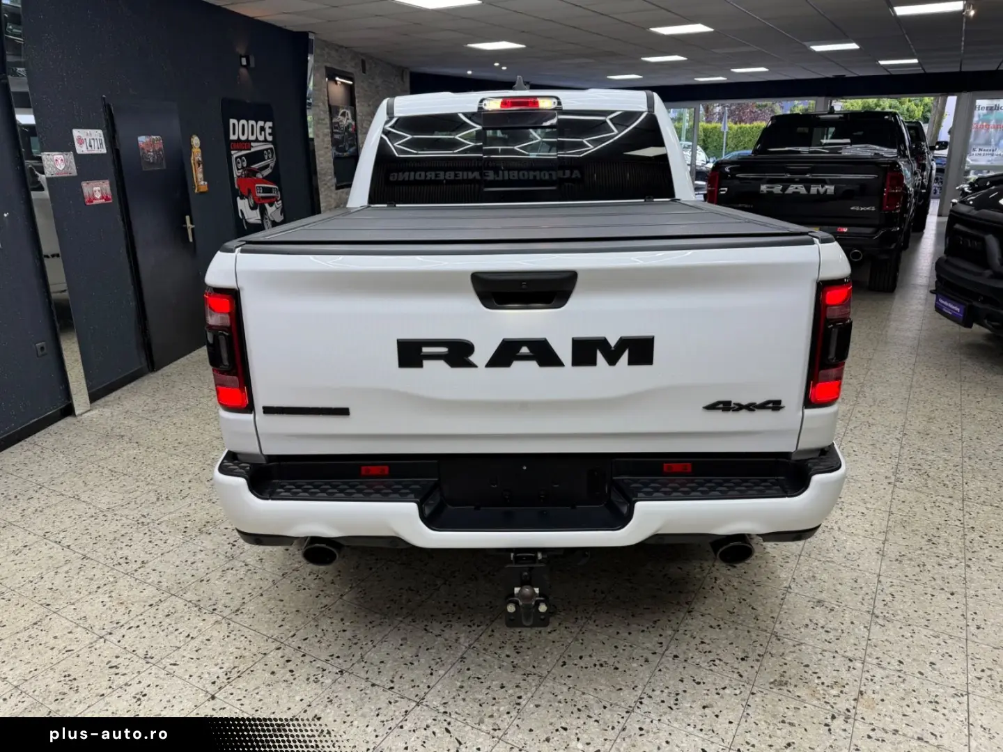 DODGE RAM 5.7 HEMI 4X4 Night.Edt   PANO   12 Zoll  LPG