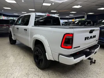 DODGE RAM 5.7 HEMI 4X4 Night.Edt   PANO   12 Zoll  LPG