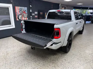 DODGE RAM 5.7 HEMI 4X4 Night.Edt   PANO   12 Zoll  LPG