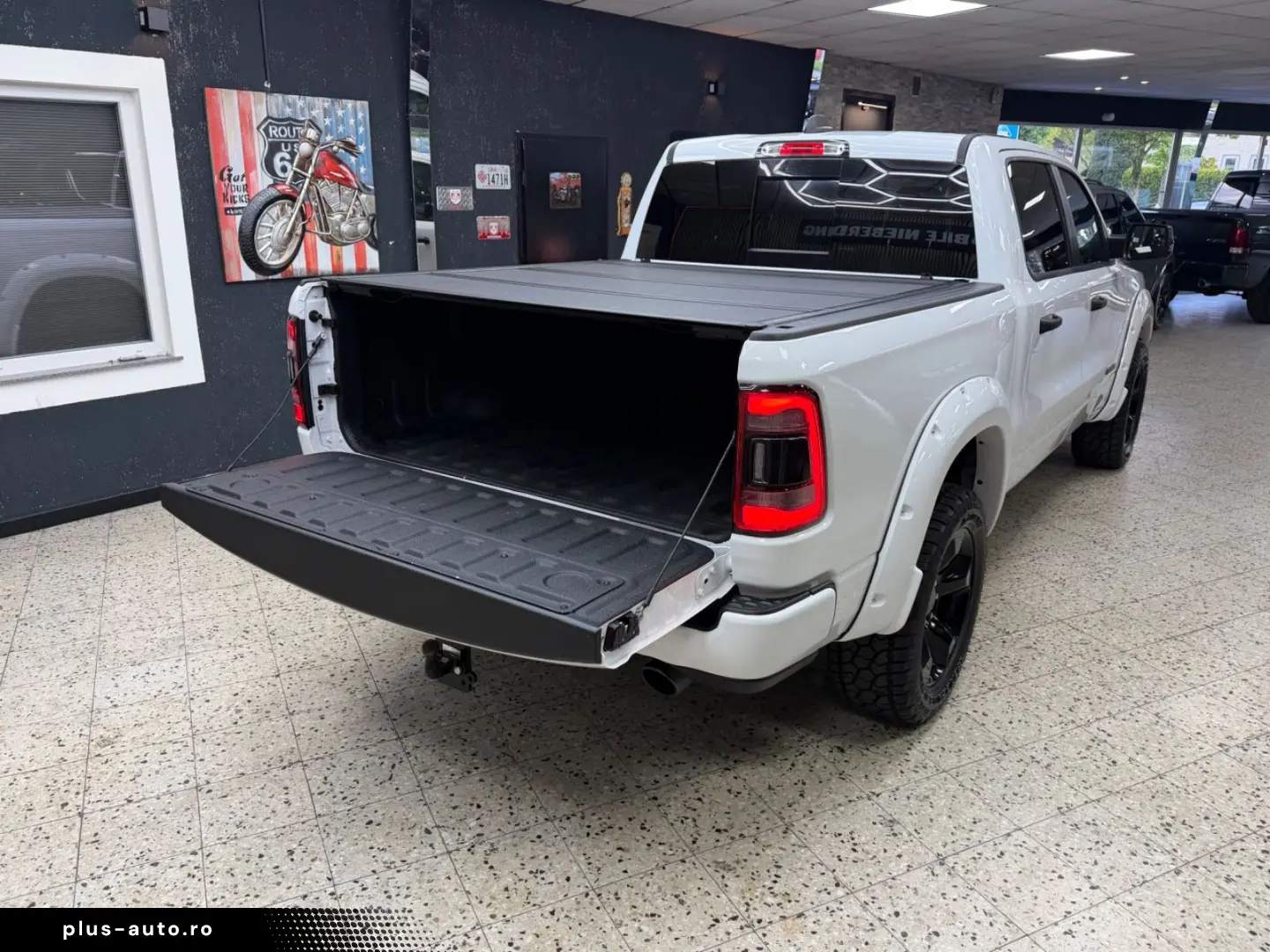 DODGE RAM 5.7 HEMI 4X4 Night.Edt   PANO   12 Zoll  LPG