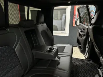 DODGE RAM 5.7 HEMI 4X4 Night.Edt   PANO   12 Zoll  LPG