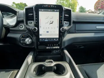 DODGE RAM5.7Laramie E-Torque LPG Navi 360 Dig-T Pano