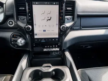DODGE RAM5.7Laramie E-Torque LPG Navi 360 Dig-T Pano