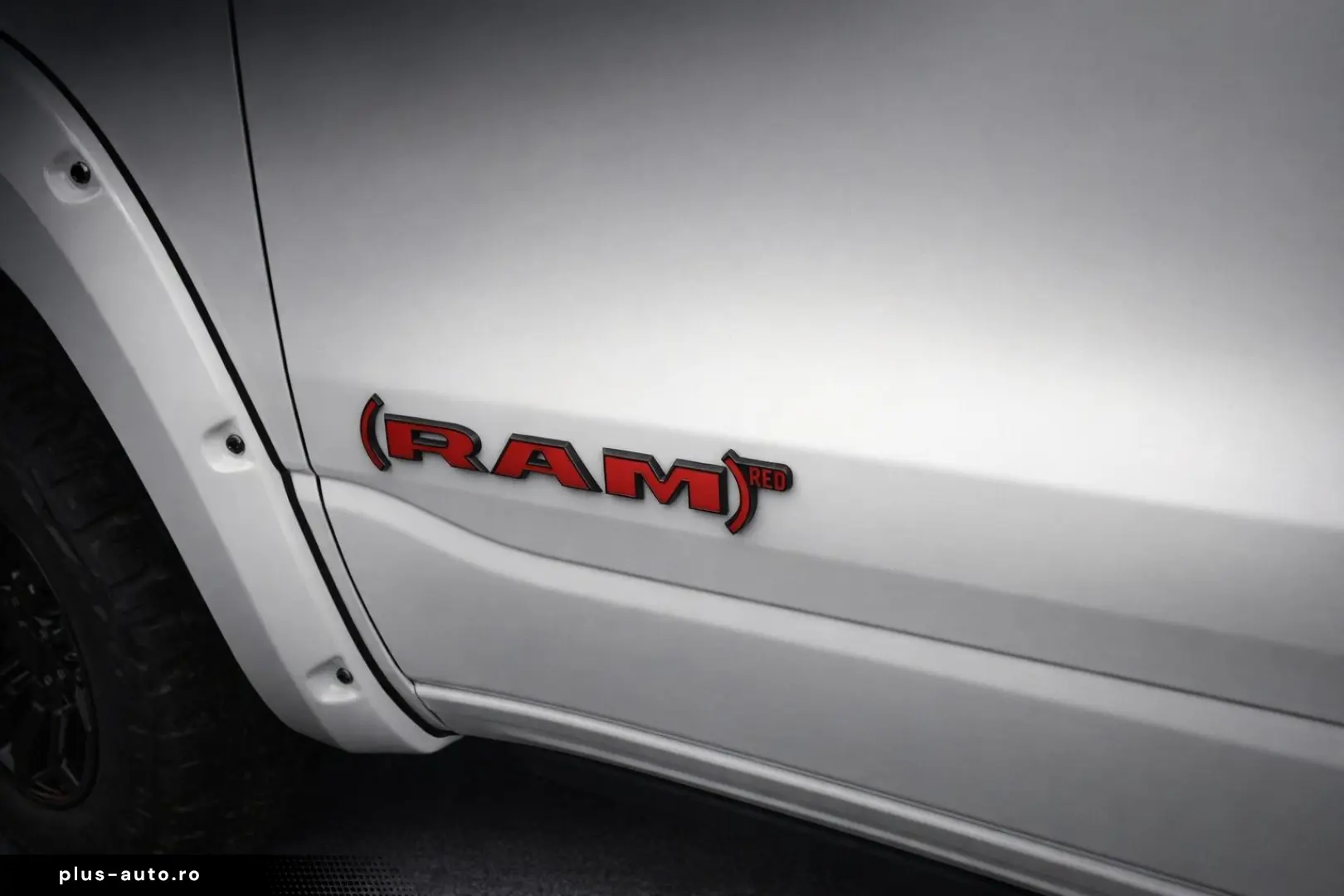 DODGE RAM 1500 4x4 CREW CAB LIMITED RED EDITION LUFT