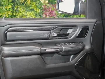 DODGE RAM 1500 5.7 V8 HEMI LIMITED H K 360 59.091€ NET