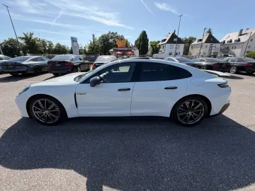 PORSCHE Panamera 4 E   MATRIX   SPORT-AGA   BEIF-DISPLAY