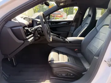 PORSCHE Panamera 4 E   MATRIX   SPORT-AGA   BEIF-DISPLAY