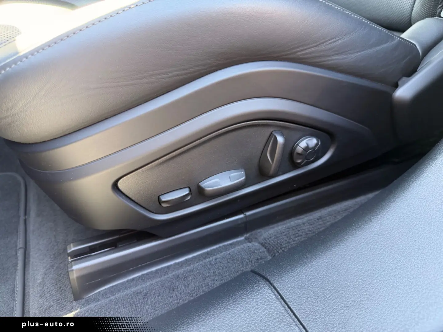 PORSCHE Panamera 4 E   MATRIX   SPORT-AGA   BEIF-DISPLAY