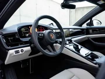 PORSCHE Panamera 4 E-Hybrid APPROVED TOP SPEC