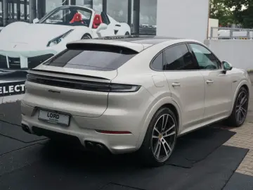 PORSCHE Cayenne E Hybrid Coupe  SportDesign Paket 22 Alu
