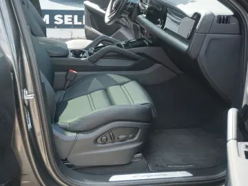 PORSCHE Cayenne Coupe E-Hybrid HAL AHK BOSE INNO Mod2025