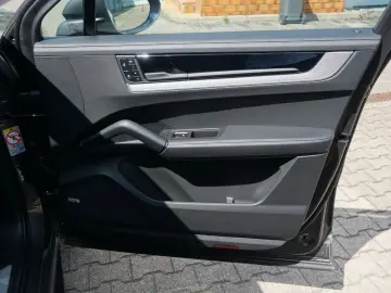 PORSCHE Cayenne Coupe E-Hybrid HAL AHK BOSE INNO Mod2025
