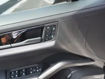 PORSCHE Cayenne Coupe E-Hybrid HAL AHK BOSE INNO Mod2025