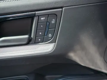 PORSCHE Cayenne Coupe E-Hybrid HAL AHK BOSE INNO Mod2025