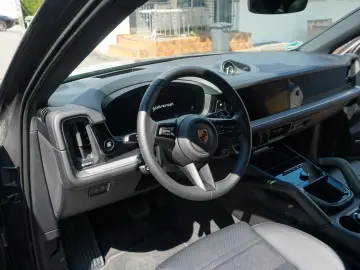 PORSCHE Cayenne Coupe E-Hybrid HAL AHK BOSE INNO Mod2025