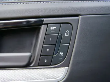 PORSCHE Cayenne E-Hybrid  MASSAGE 4-ZONEN INNO