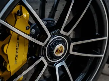 PORSCHE 911 Turbo S  Aero-Kit Carbondach Acrapovic LIFT