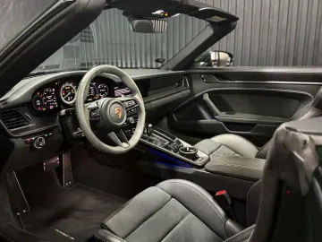 PORSCHE 911 Carrera 4 GTS Cabriolet