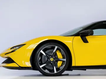 FERRARI SF90 Stradale 4.0 V8 Assetto Fiorano  Racing Sea