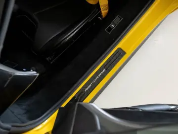 FERRARI SF90 Stradale 4.0 V8 Assetto Fiorano  Racing Sea