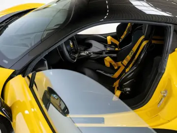 FERRARI SF90 Stradale 4.0 V8 Assetto Fiorano  Racing Sea