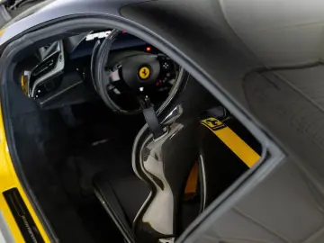 FERRARI SF90 Stradale 4.0 V8 Assetto Fiorano  Racing Sea