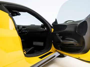 FERRARI SF90 Stradale 4.0 V8 Assetto Fiorano  Racing Sea