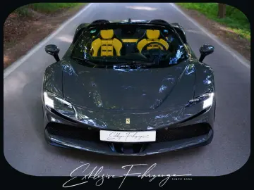 FERRARI SF90 Spider Grigio Scuro Historical