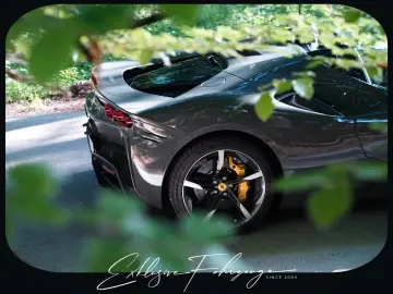 FERRARI SF90 Spider Grigio Scuro Historical