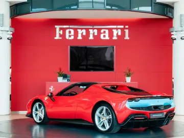 FERRARI 296 GTS Fiorano Paket Karbon Apple CarPlay