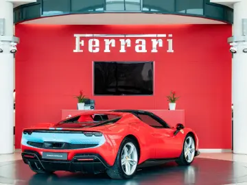 FERRARI 296 GTS Fiorano Paket Karbon Apple CarPlay