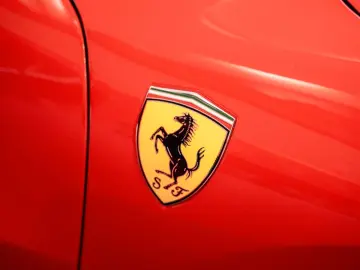 FERRARI 296 GTS Fiorano Paket Karbon Apple CarPlay