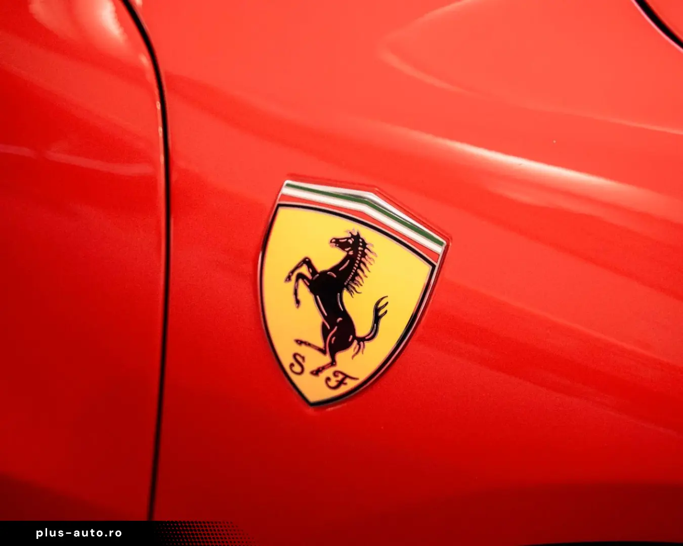 FERRARI 296 GTS Fiorano Paket Karbon Apple CarPlay