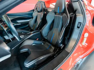 FERRARI 296 GTS Fiorano Paket Karbon Apple CarPlay