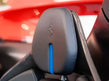 FERRARI 296 GTS Fiorano Paket Karbon Apple CarPlay