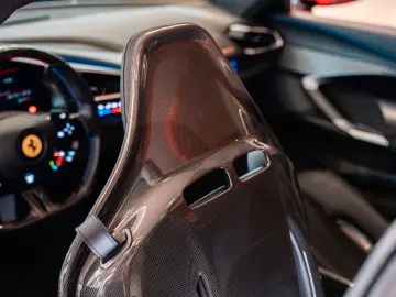 FERRARI 296 GTS Fiorano Paket Karbon Apple CarPlay