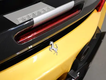FERRARI SF90 Stradale Assetto Fiorano