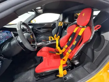 FERRARI SF90 Stradale Assetto Fiorano