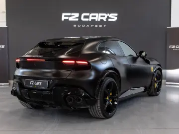 FERRARI Purosangue V12 DCT AWD