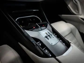 FERRARI Purosangue V12 DCT AWD