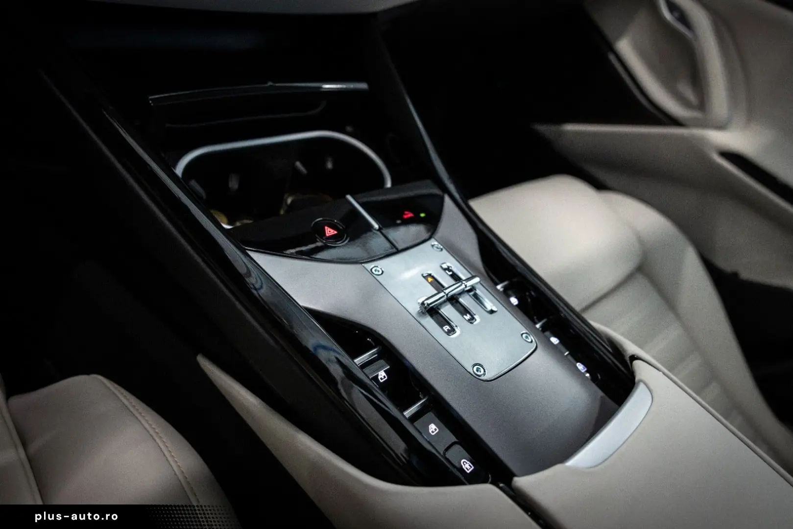 FERRARI Purosangue V12 DCT AWD
