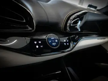 FERRARI Purosangue V12 DCT AWD