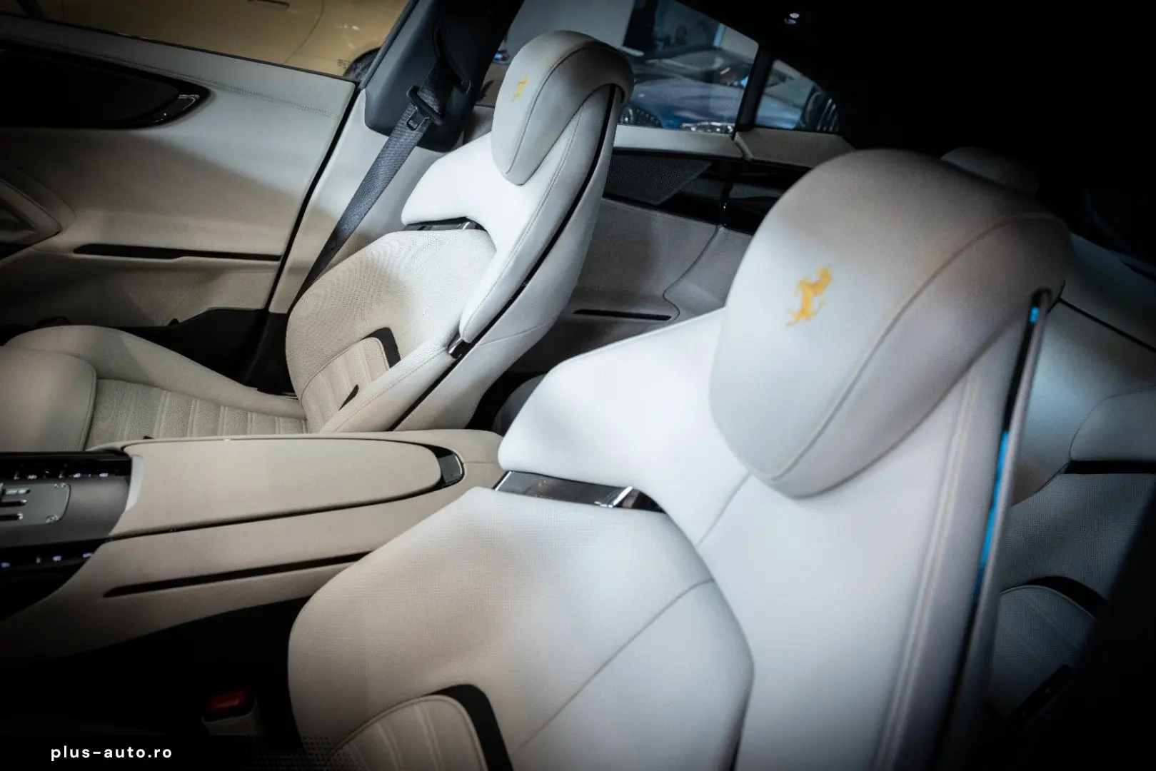 FERRARI Purosangue V12 DCT AWD