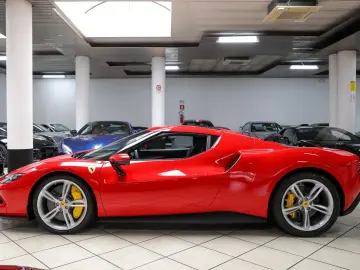 FERRARI 296 GTB - VAT - Carbon - Display - Lift
