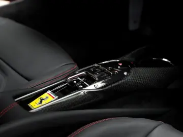 FERRARI 296 GTB - VAT - Carbon - Display - Lift