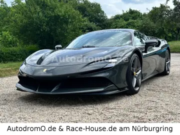 FERRARI SF90 Grigio Scuro Carbonsitze Liftsystem MwSt.